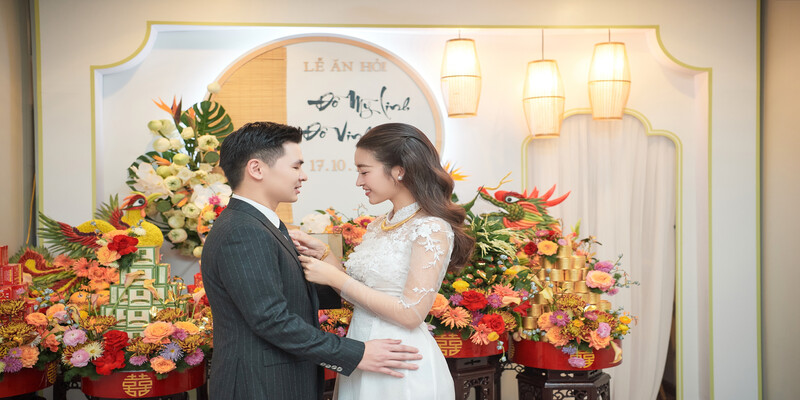 Hoa hậu Đỗ Mỹ Linh để lộ bụng bầu lấp ló trong lần ủng hộ CLB Hà Nội