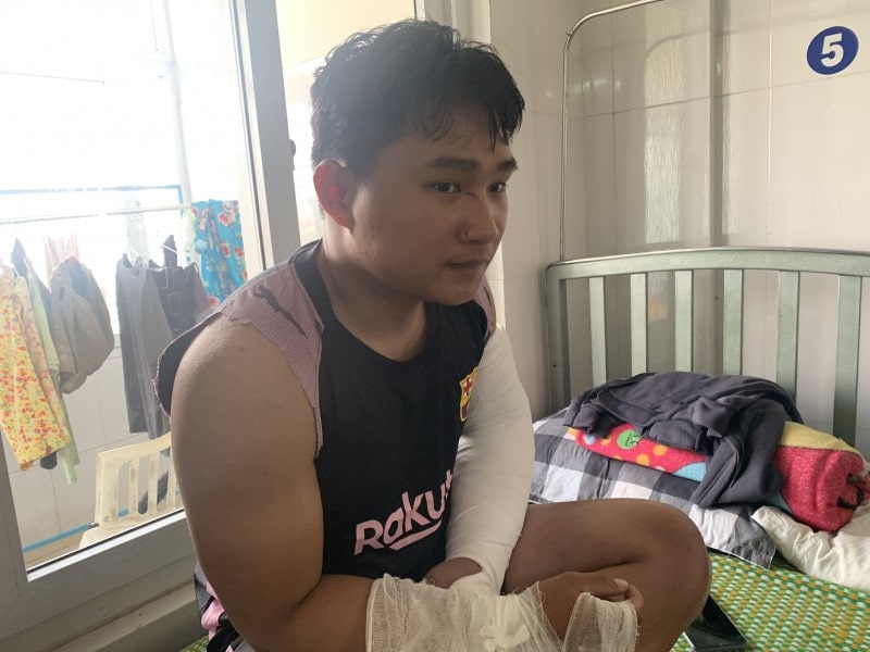 Anh shipper bị ông Nhạt đánh gãy 2 tay