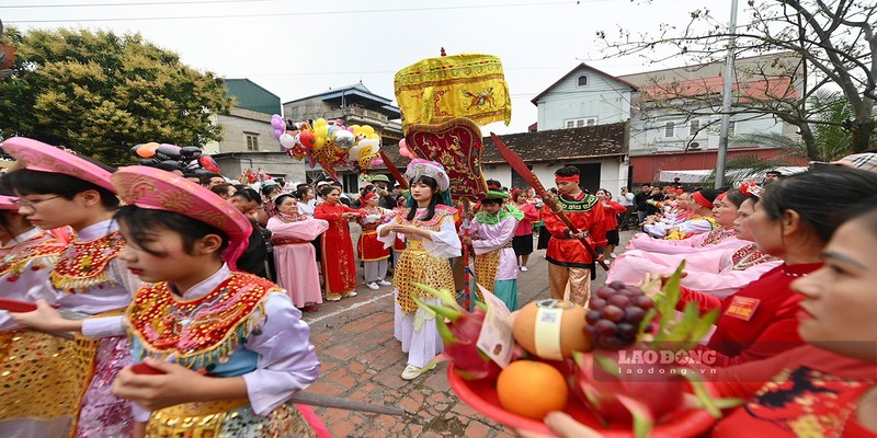 Gần 100 người tại thôn Đường Yên đã phải bắt tay vào việc tập luyện Gần 100 người tại thôn Đường Yên đã phải bắt tay vào việc tập luyện