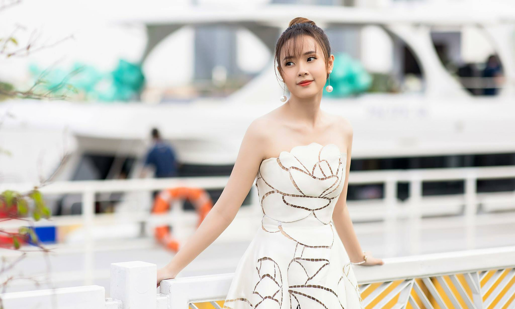 Midu còn được biết là một doanh nhân thành đạt và một giảng viên đại học Midu còn được biết là một doanh nhân thành đạt và một giảng viên đại học