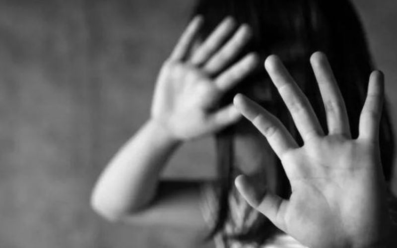 Lợi dụng sự non nớt của con gái để thực hiện hành vi đồi bại