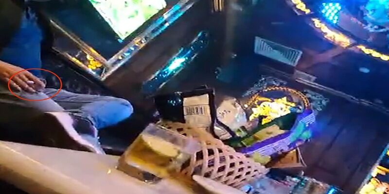 Khách hàng hiên ngang hút thuốc trong karaoke không đảm bảo PCCC