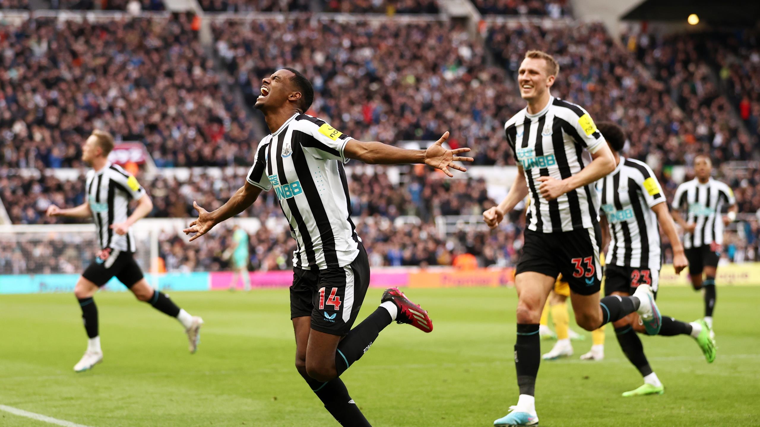 Alexander Isak đã cho thấy khả năng thi đấu tuyệt vời ở vòng 27 Premier League