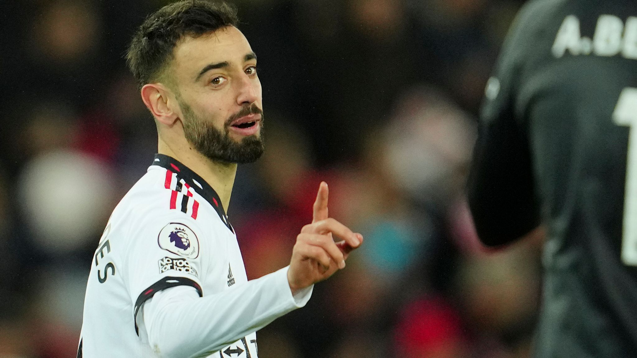 BHL của MU phải đặt ra sự nghi ngờ về chiếc băng đội trưởng có phù hợp với Bruno Fernandes hay không