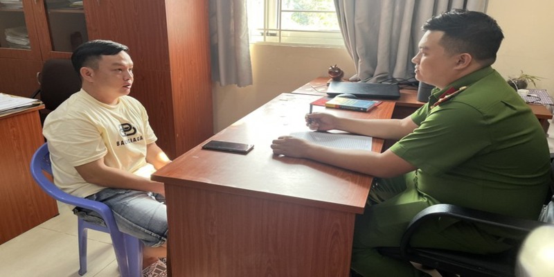 Các nghi phạm khai nhận dùng súng giả cướp ngân hàng Các nghi phạm khai nhận dùng súng giả cướp ngân hàng