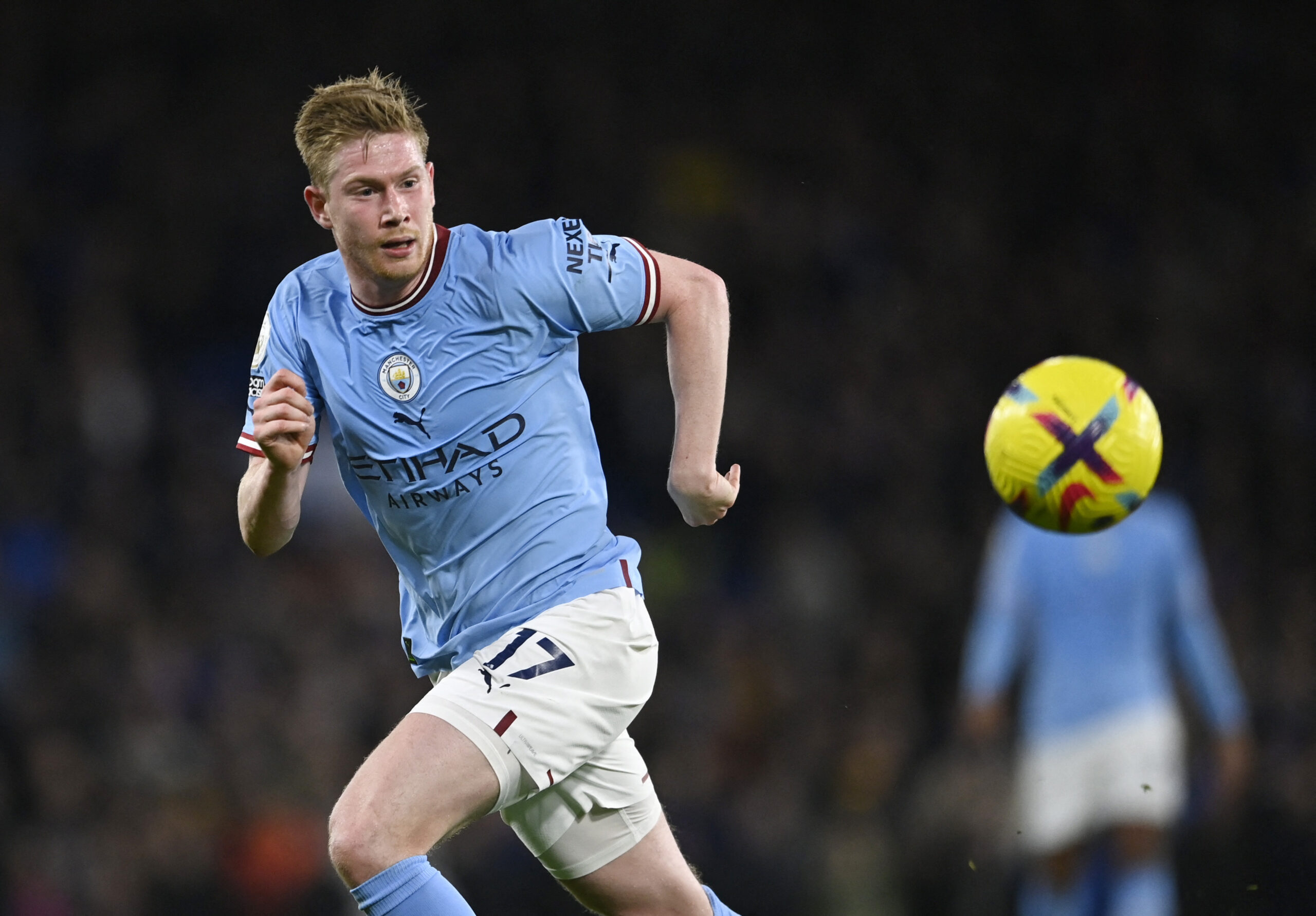 HLV Pep Guardiola chấn chỉnh lại cách chơi bóng của De Bruyne trước trận Man City vs Leipzig